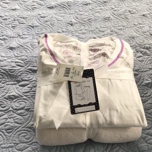 Hane’s two piece pj gift set.